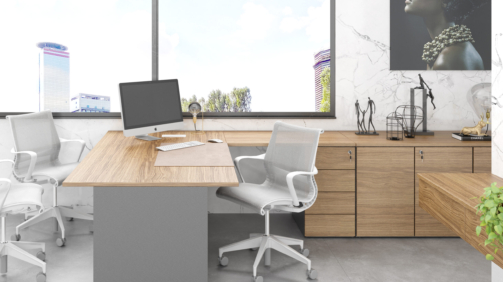 MESA EXECUTIVA COM RISCA-RABISCA EM COURO COM GAVETEIRO PEDESTAL E ARMÁRIO CREDENZA