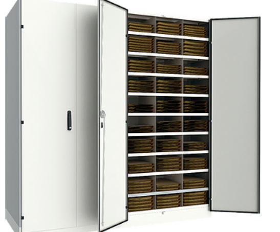 PRATELEIRAS ESCANINHOS E PORTAS COM VEDAÇÃO PARA ARMAZENAGEM DE EXSICATAS