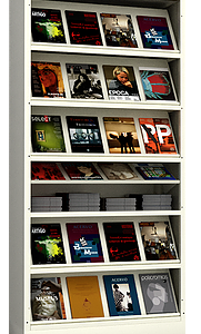 EXPOSITORES RETRÁTEIS PARA REVISTAS